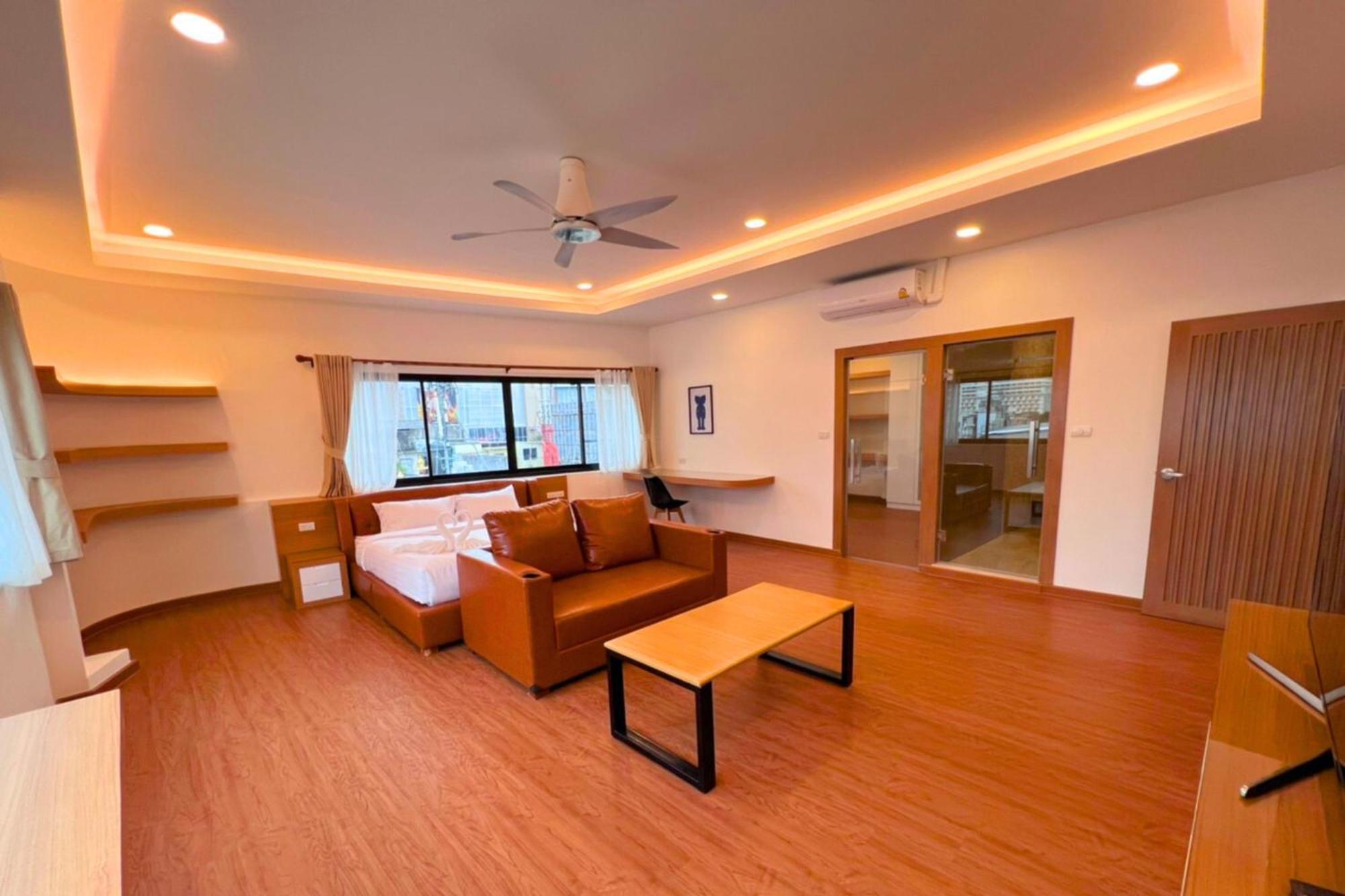 The Lodge Pattaya Exteriör bild