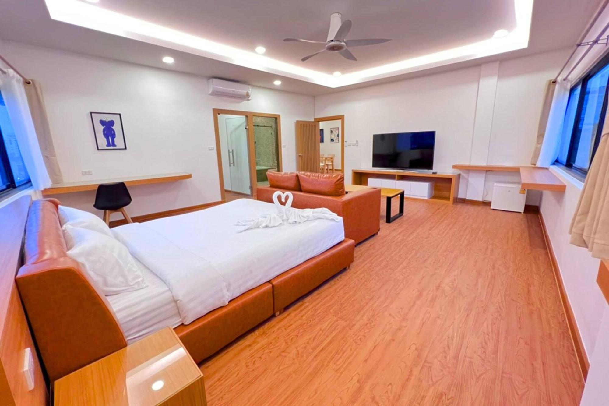 The Lodge Pattaya Exteriör bild